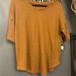 Women's Waffle Knit Short Sleeve Top - Rust. Size unknown. Fits like Large!